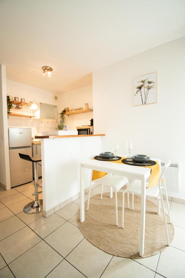 Studio Charmant Cergy Le Haut Au Pied De La Gare ! Parking Prive ! Appartamento Esterno foto