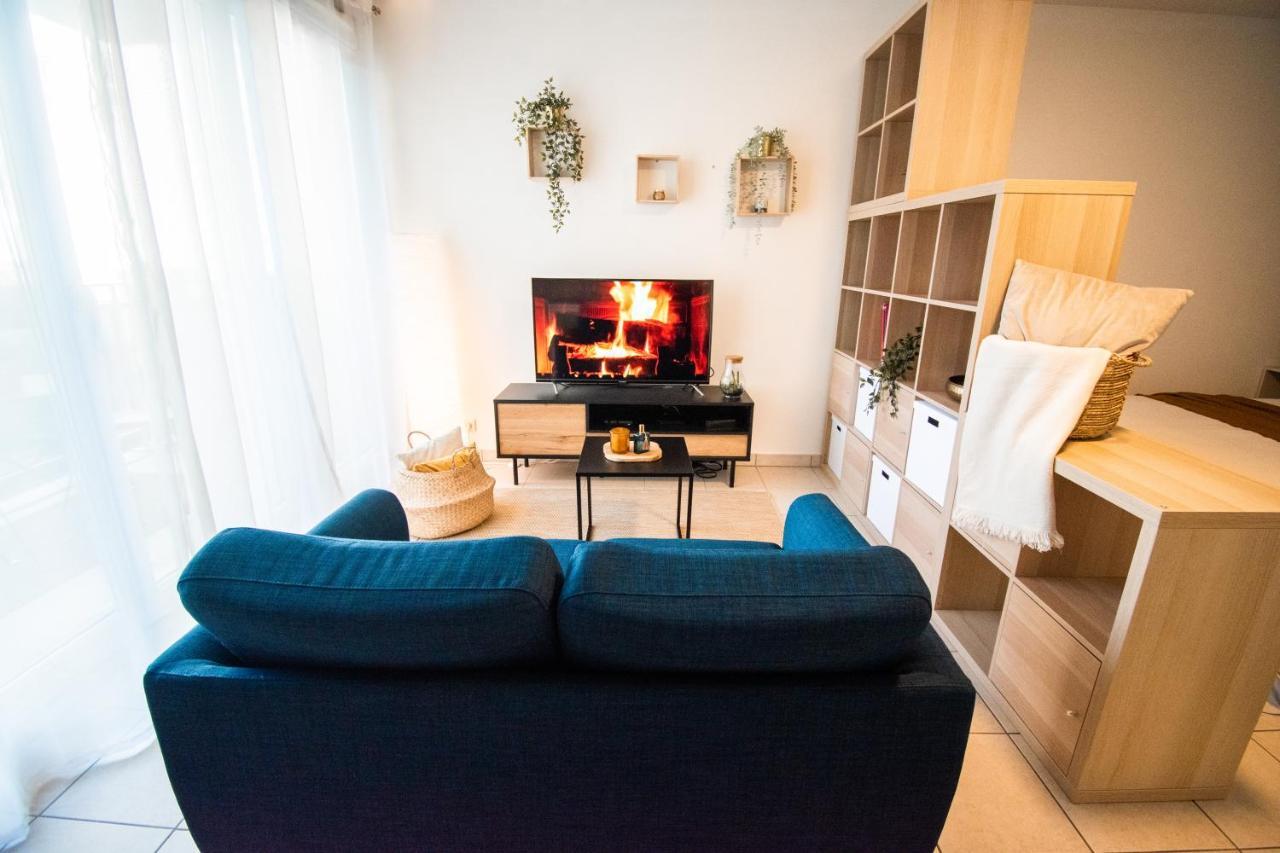 Studio Charmant Cergy Le Haut Au Pied De La Gare ! Parking Prive ! Appartamento Esterno foto