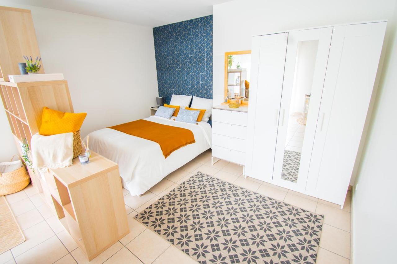 Studio Charmant Cergy Le Haut Au Pied De La Gare ! Parking Prive ! Appartamento Esterno foto